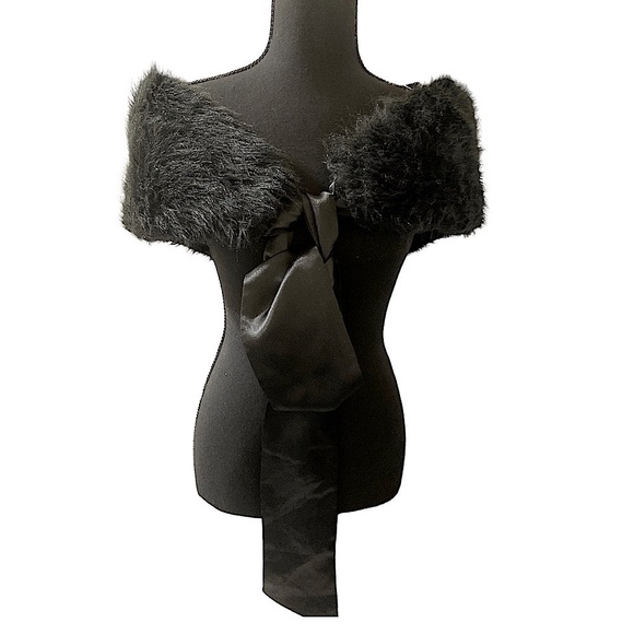Accessories - Faux Fur Wrap with Satin Sash Women’s One Size Black Goth Lolita NWOT BO…